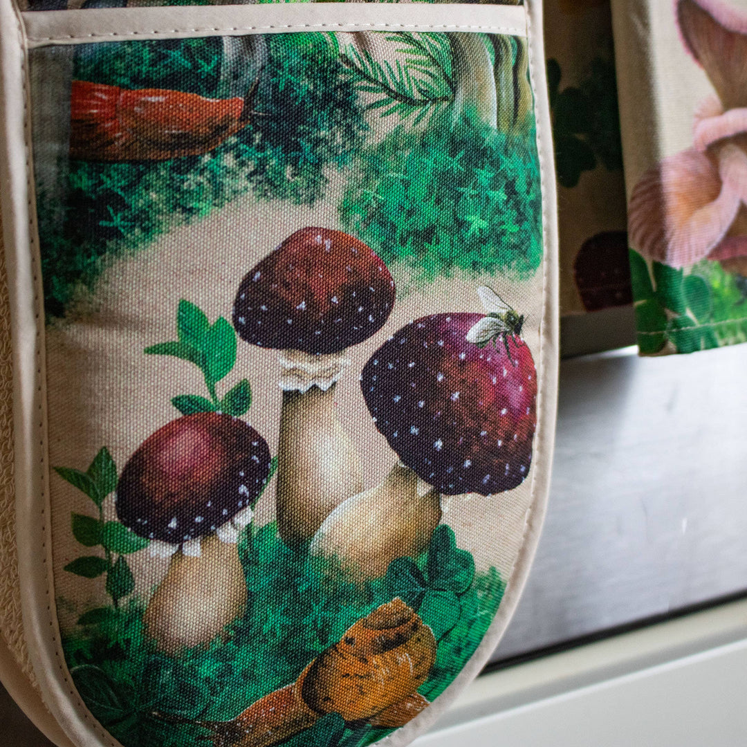 Woodland Shrooms - Double oven glove with mushroom print