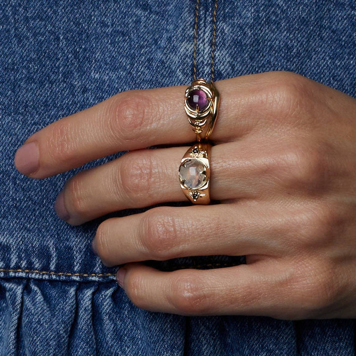 Luna Signet in Moonstone/Black Spinel/Gold
