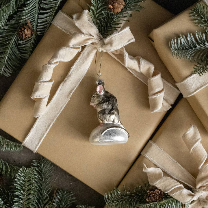 SITTING GREY MOUSE ORNAMENT
