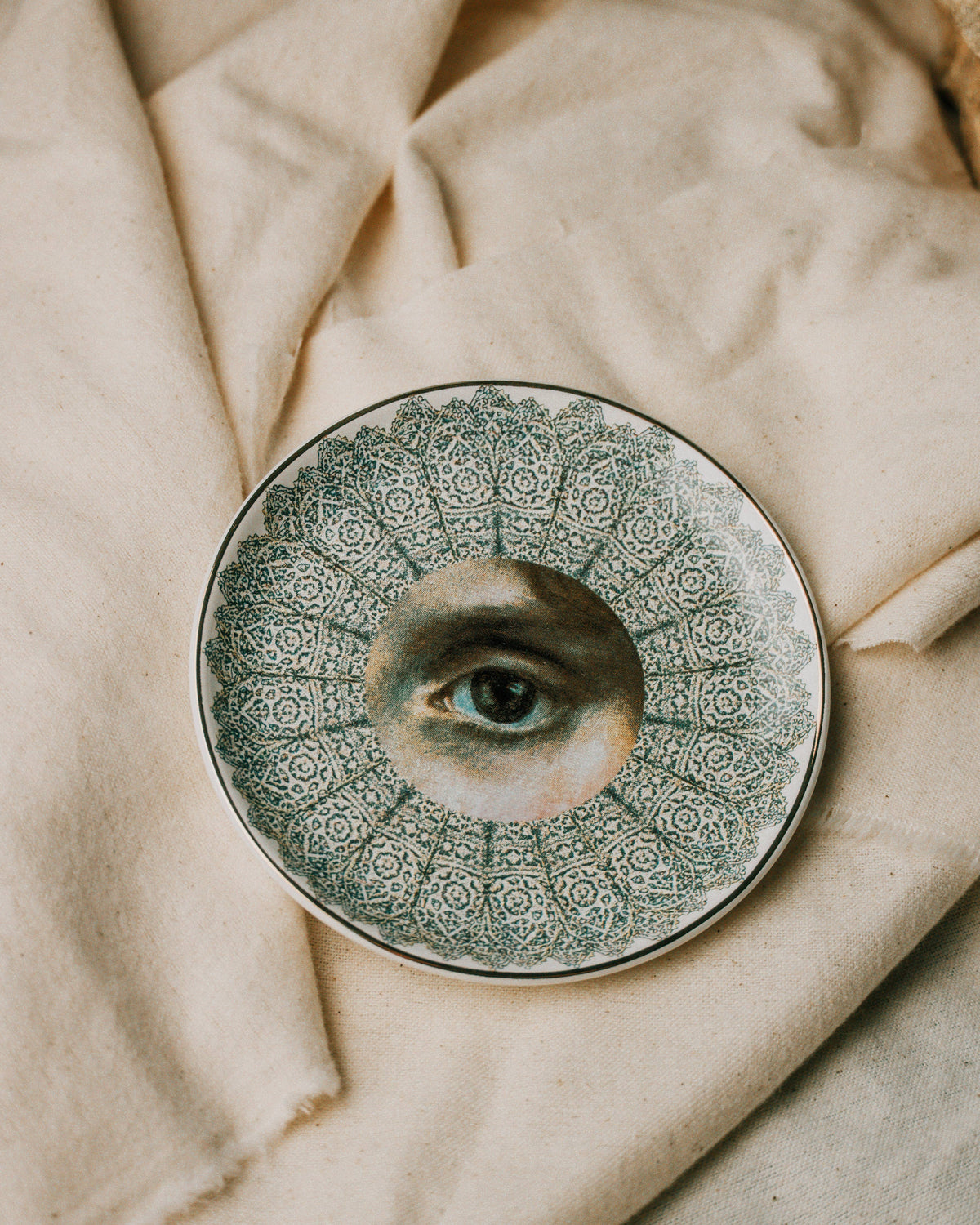 Secret Lover Female Round Ceramic Dish