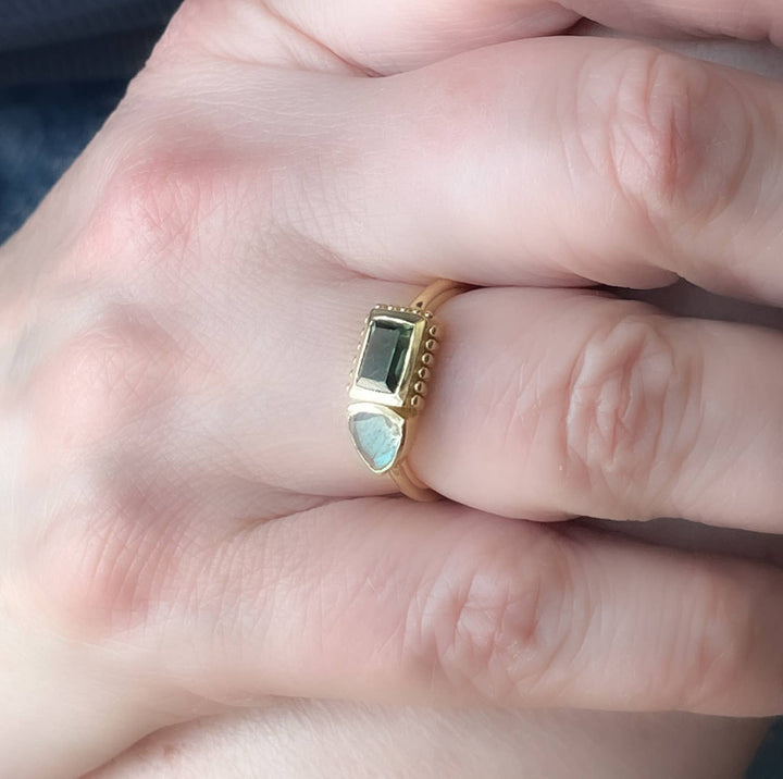 Gold plated ring with tourmaline and labradorite