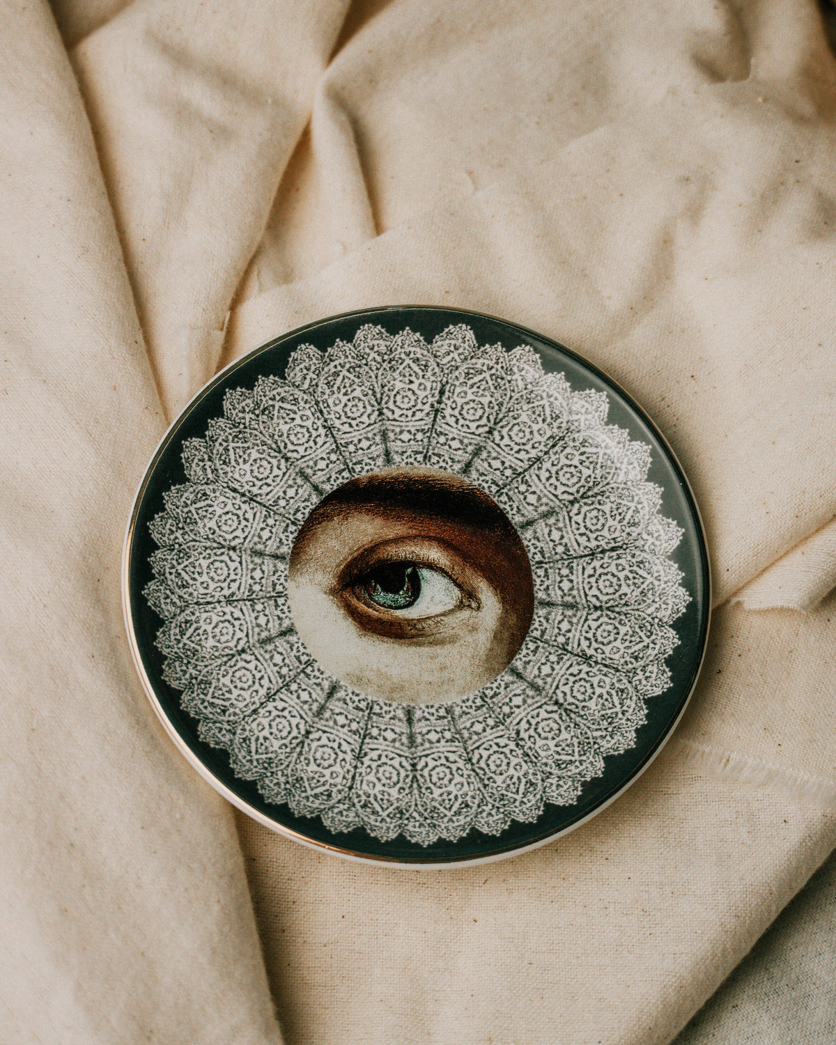 Secret Lover Male Round Ceramic Dish