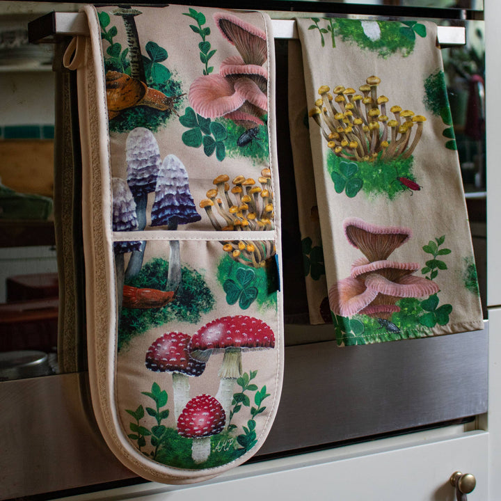 Woodland Shrooms - Double oven glove with mushroom print