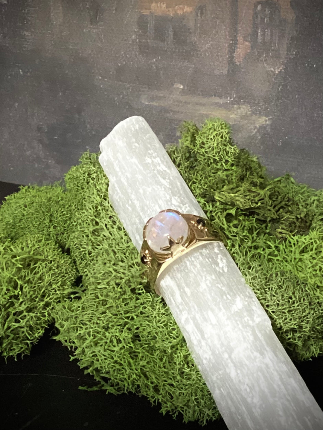 Luna Signet in Moonstone/Black Spinel/Gold