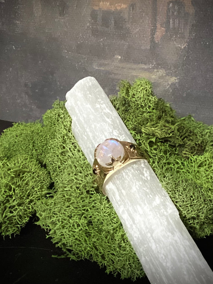 Luna Signet in Moonstone/Black Spinel/Gold