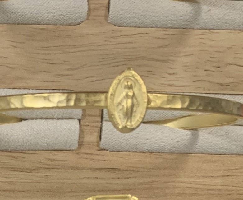 HAMMERED GOLD CUFF WITH MARY MEDAL