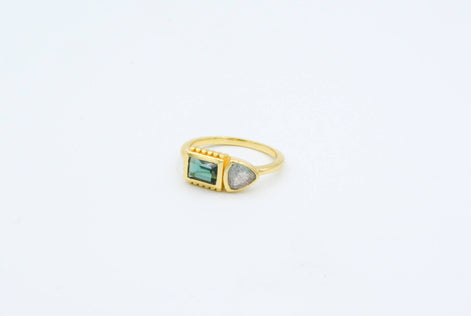 Gold plated ring with tourmaline and labradorite