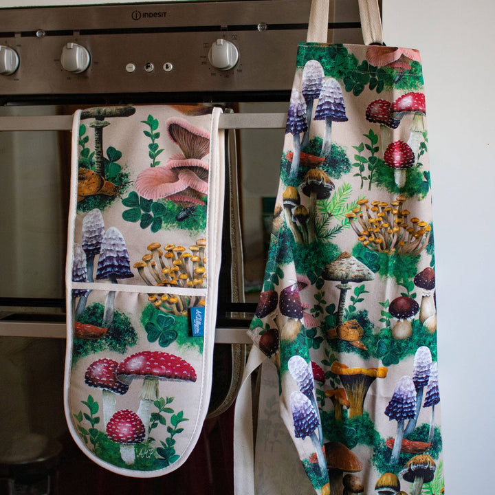 Woodland Shrooms - Double oven glove with mushroom print