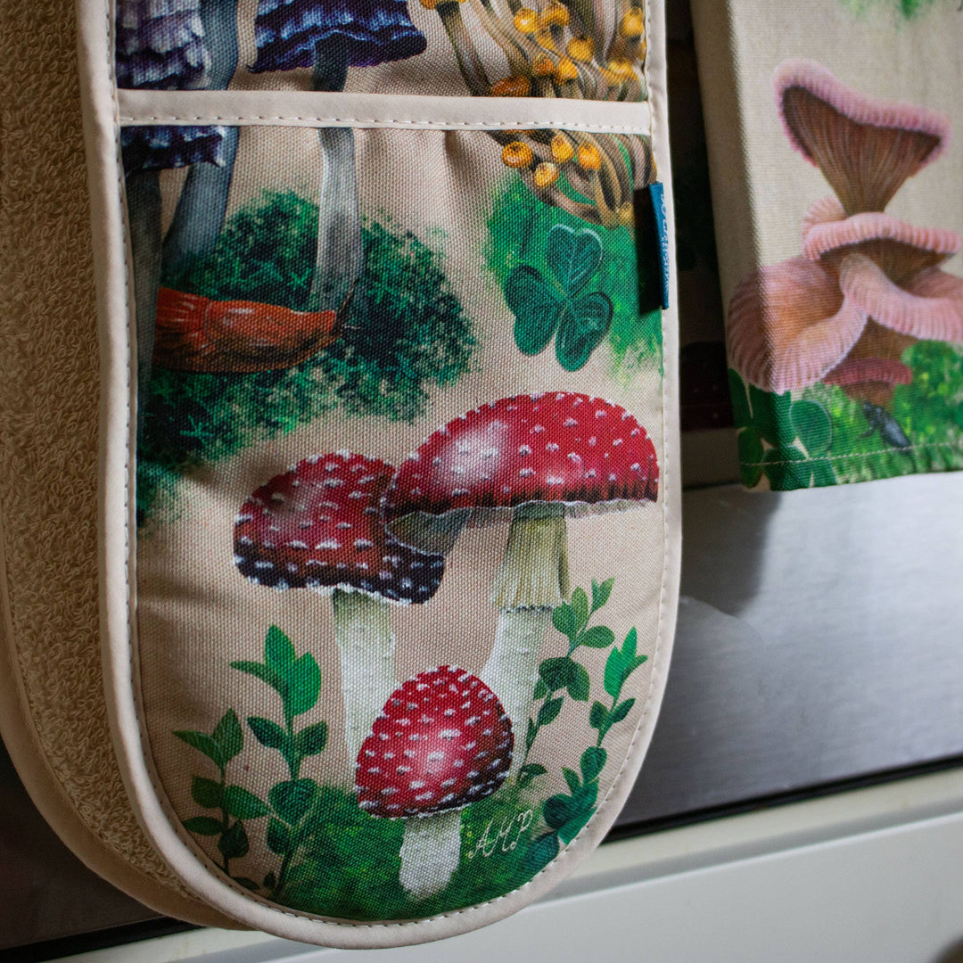 Woodland Shrooms - Double oven glove with mushroom print